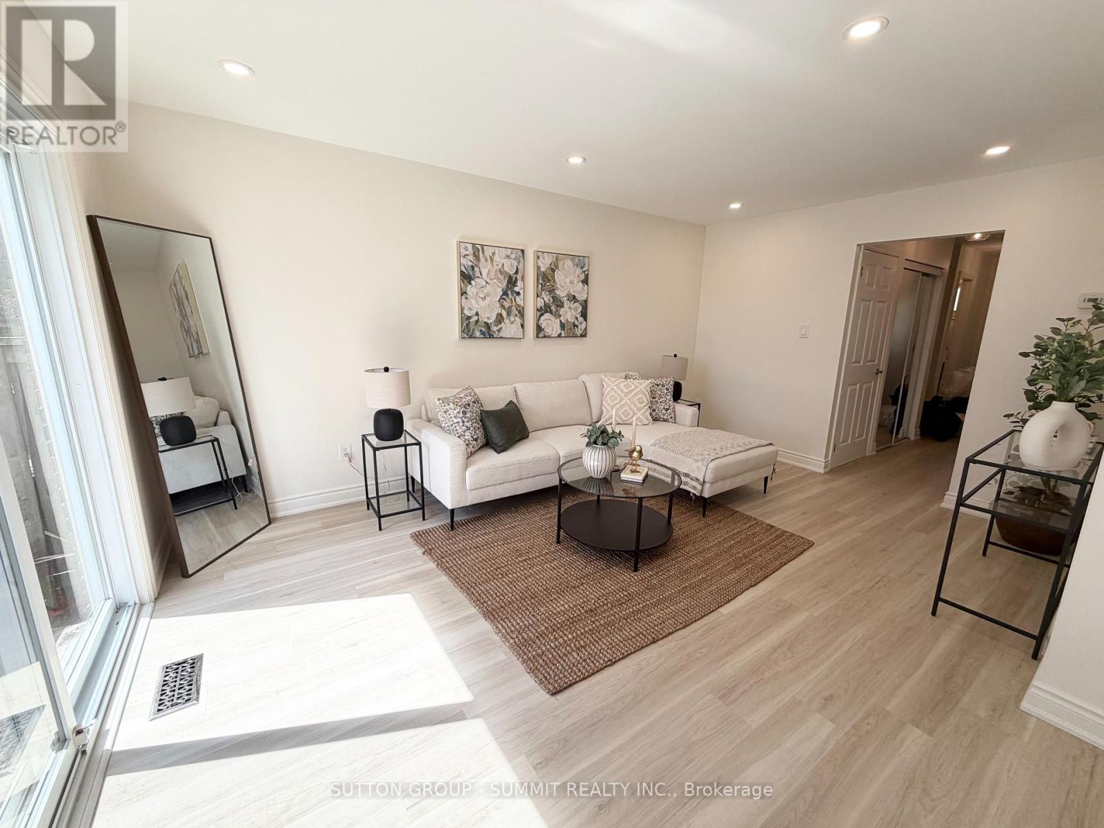 Townhouse at 4A - 1460 GARTH STREET, Hamilton (Falkirk)