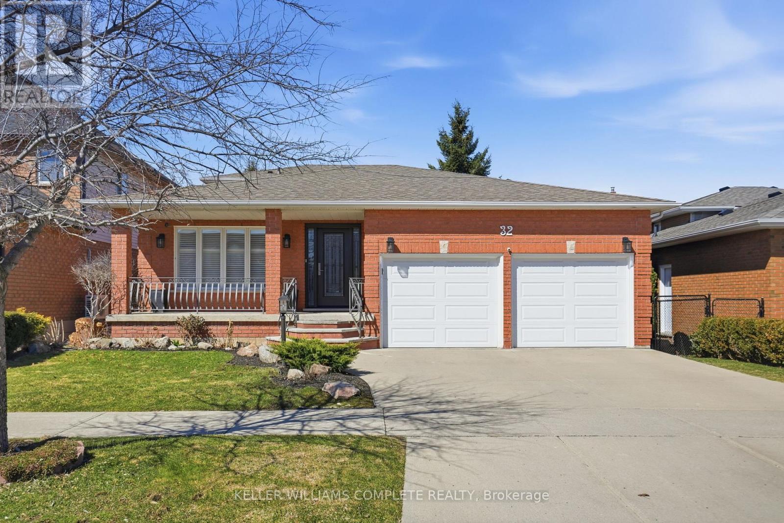 Detached at 32 HIGHBURY DRIVE, Hamilton (Stoney Creek Mountain)