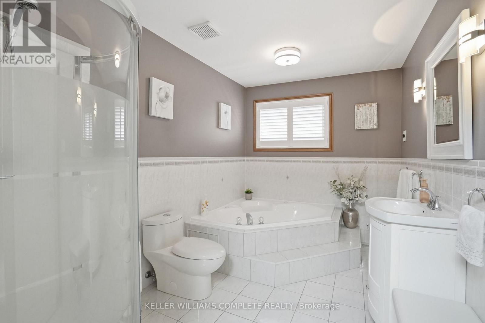 Detached at 32 HIGHBURY DRIVE, Hamilton