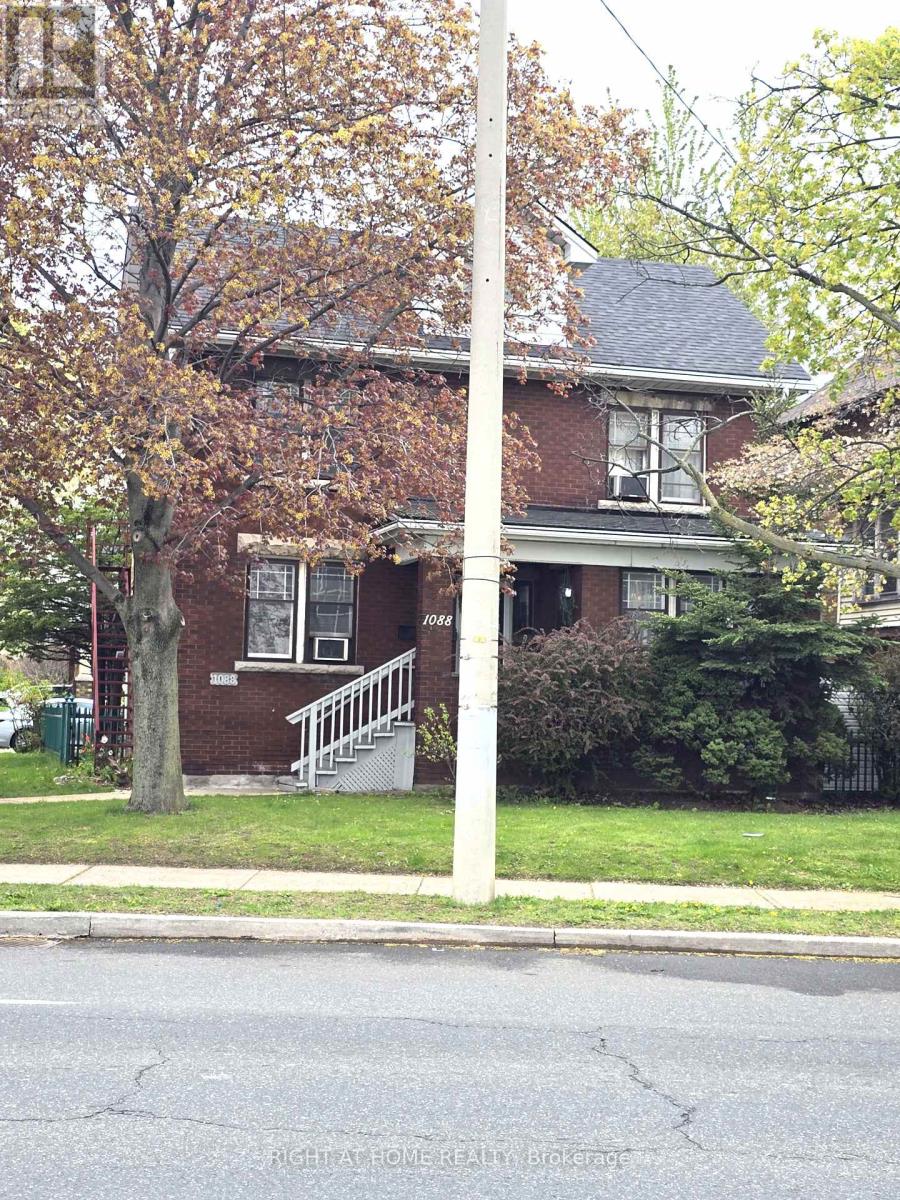 Detached at 1088 KING STREET E, Hamilton (Stipley)
