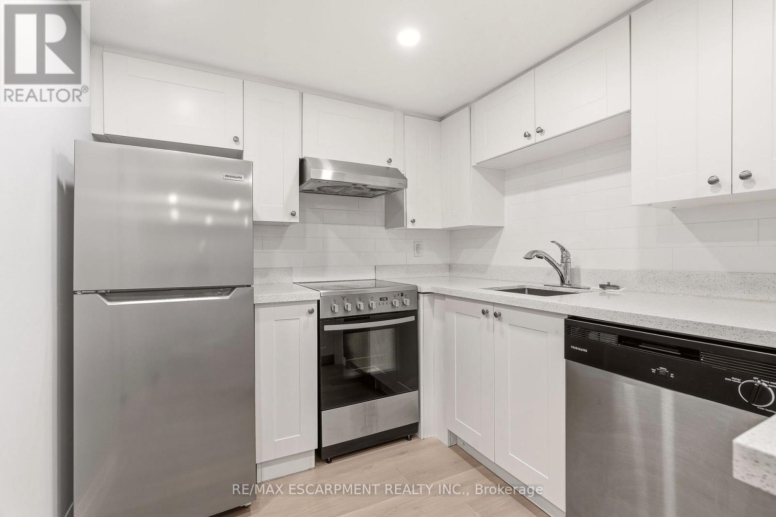 Detached at LOWER - 152 SANFORD AVENUE S, Hamilton