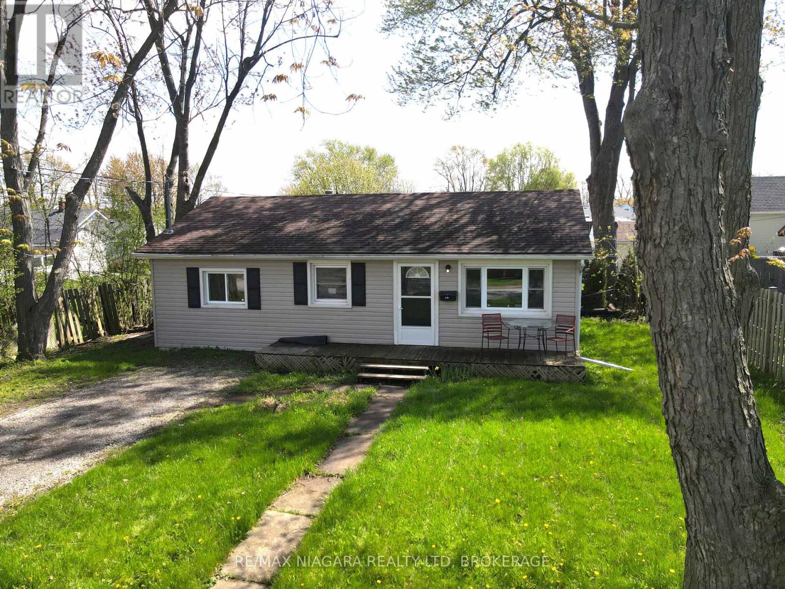 Detached at 155 DOUGLAS STREET, Fort Erie (Central)