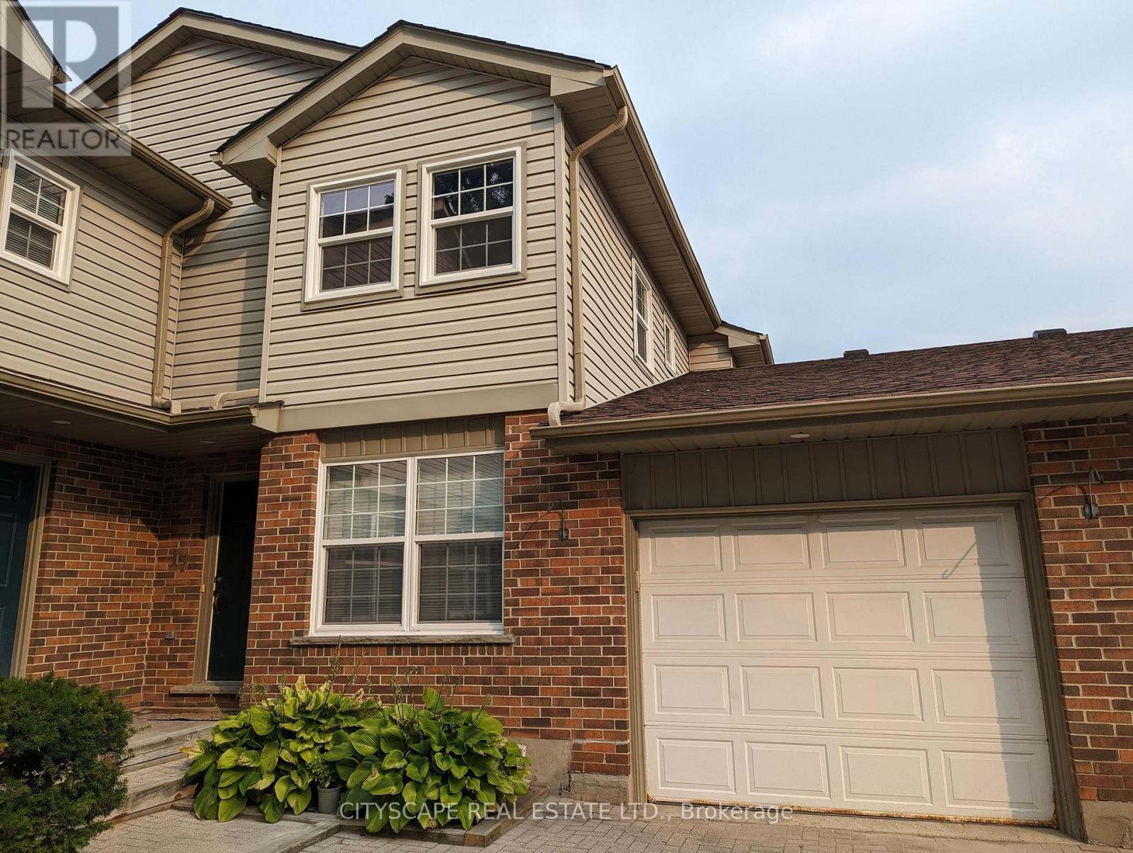 Townhouse at 17 - 250 KEATS WAY, Waterloo