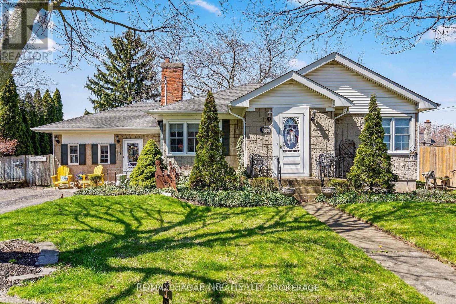Detached at MAIN - 39 MAPLEWOOD DRIVE, St. Catharines (Vine/Linwell)