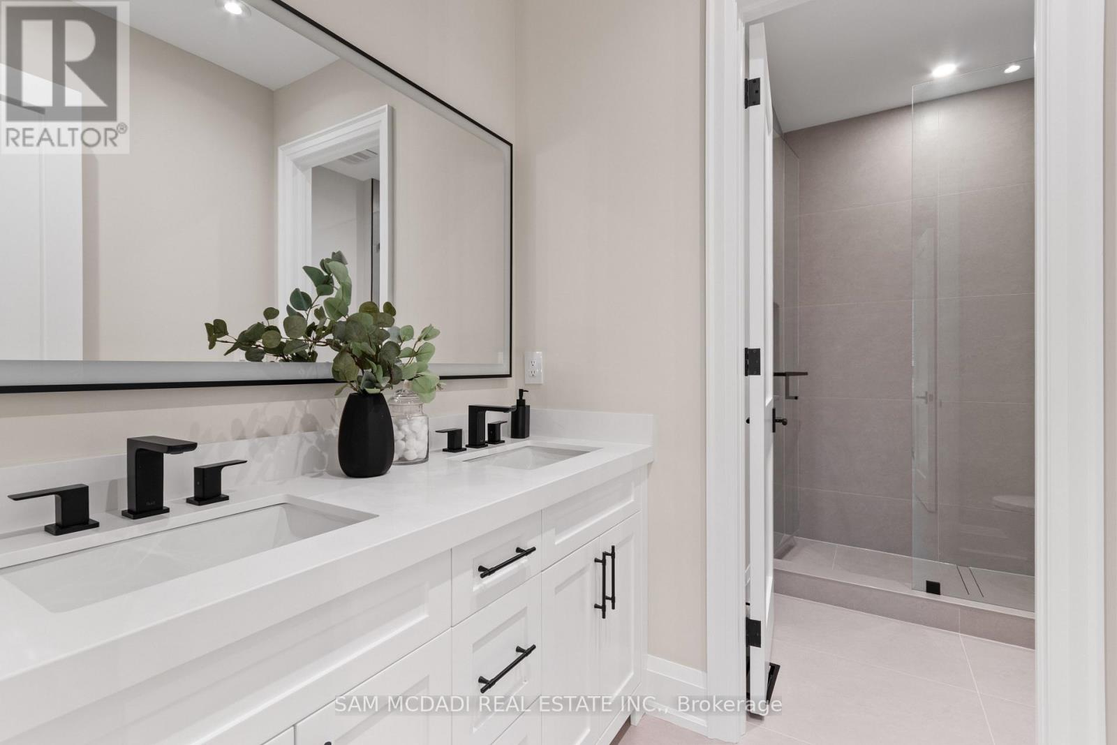 Detached at 451B MONTREAL CIRCLE, Hamilton
