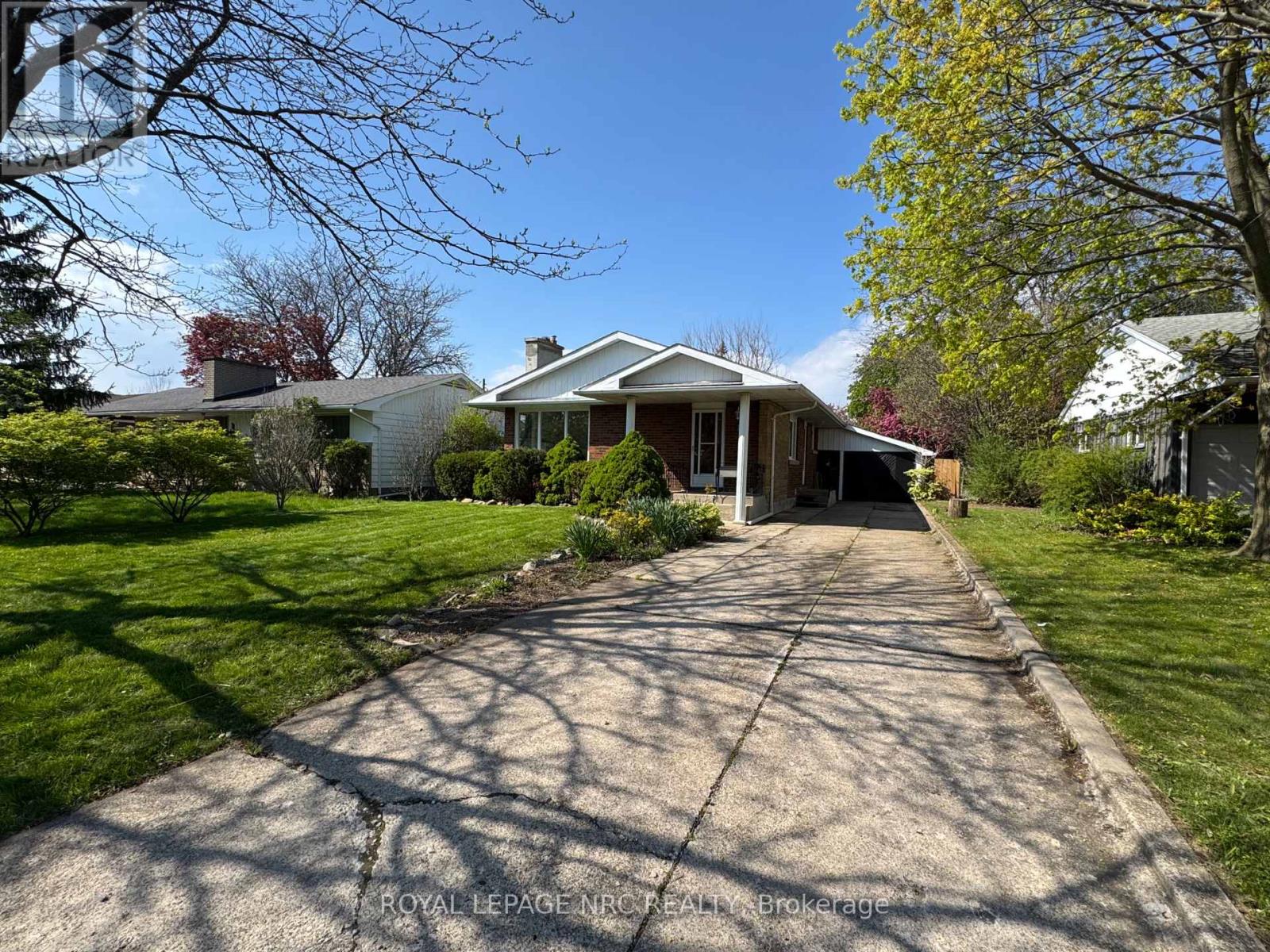 Detached at 11 RICHARD STREET, St. Catharines (Glendale/Glenridge)