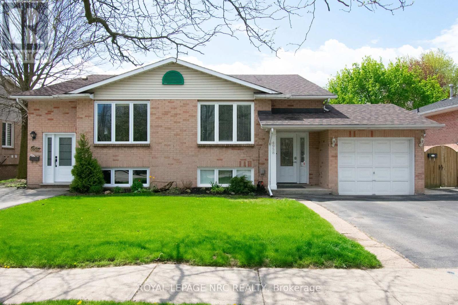 Semi-Detached/Link at 4958 GREENLANE ROAD, Lincoln (Lincoln Lake)