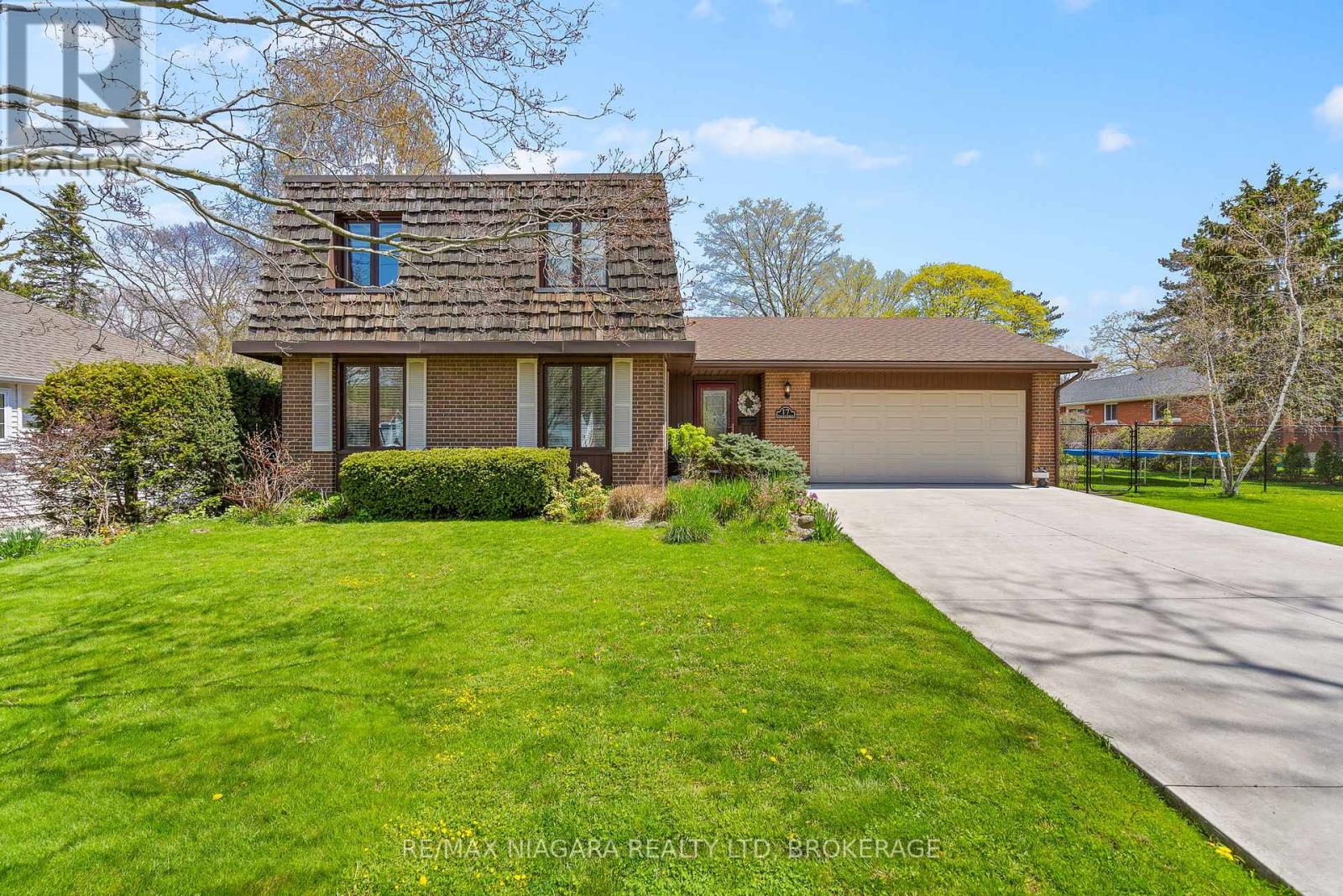 Detached at 17 WALNUT STREET, Port Colborne (Sugarloaf)