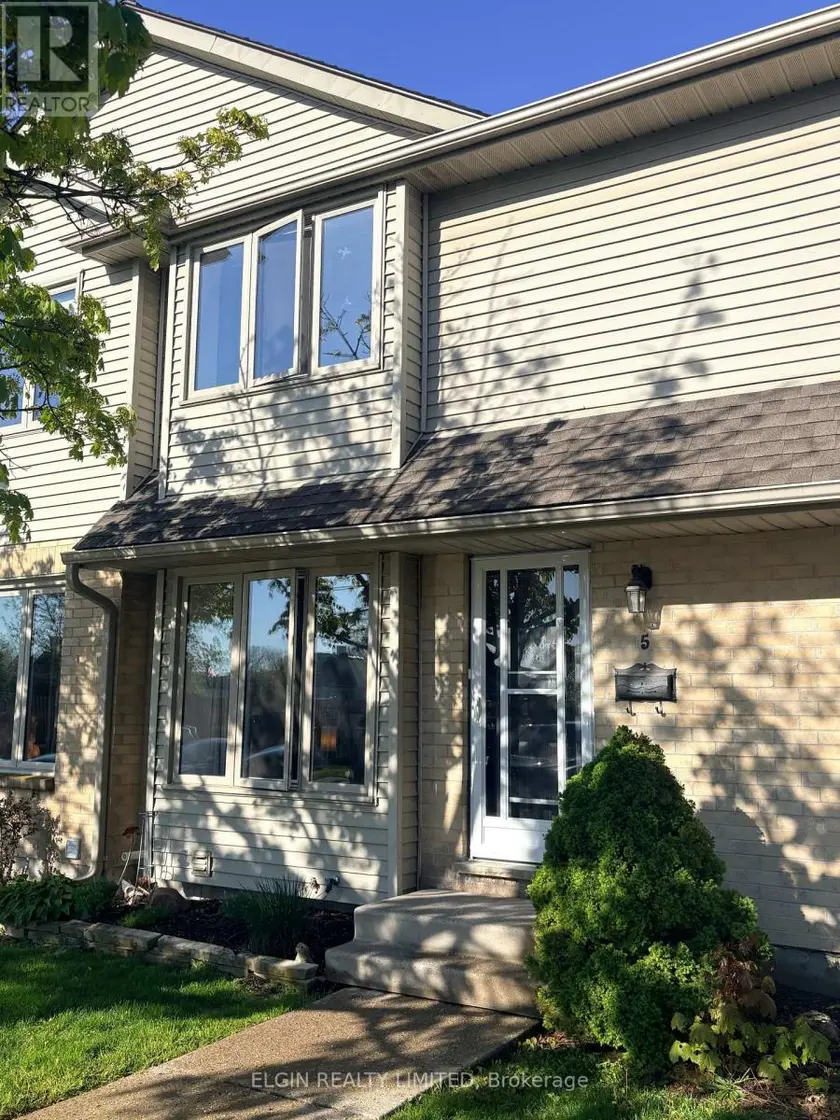 Townhouse at 5 - 1138 KIPPS LANE, London