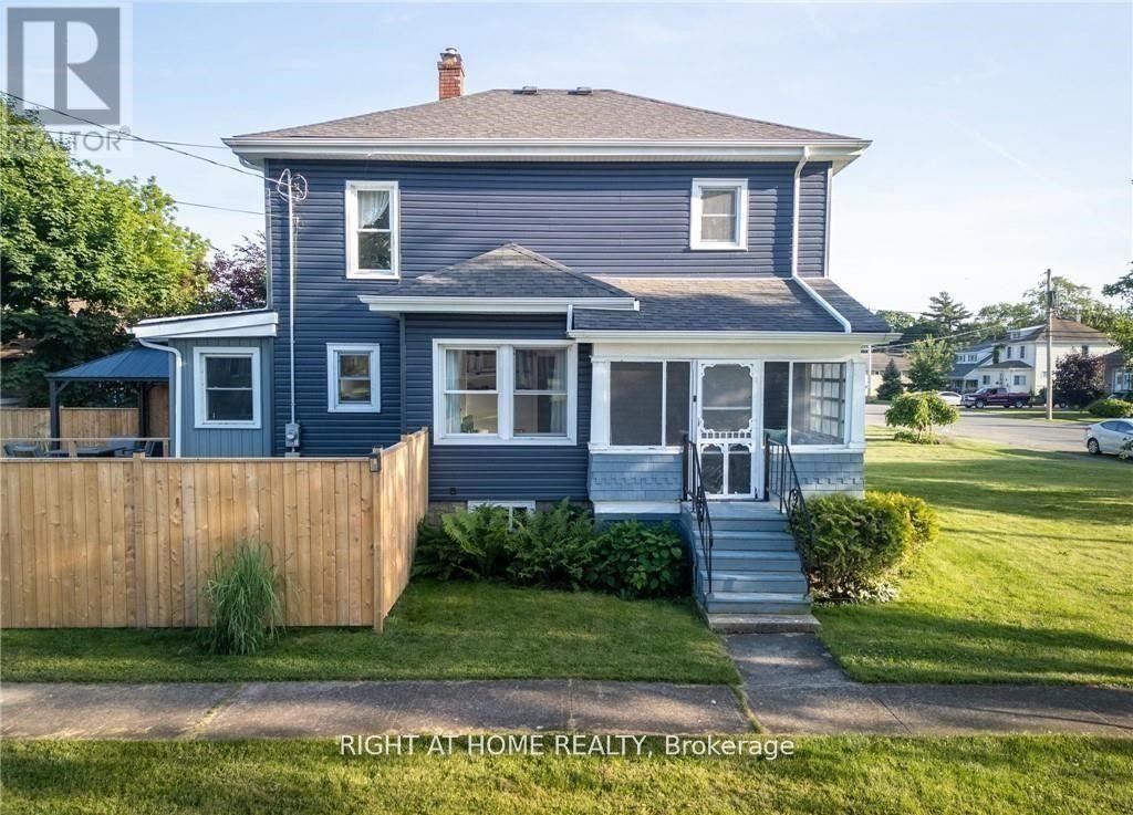 Detached at 129 FOREST AVENUE, Port Colborne (Sugarloaf)