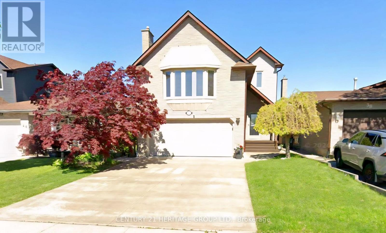 Detached at 42 MILLPOND PLACE, Hamilton (Randall)