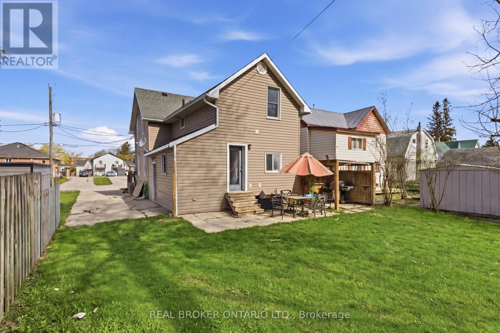 Detached at 368 WELLINGTON AVENUE S, North Perth