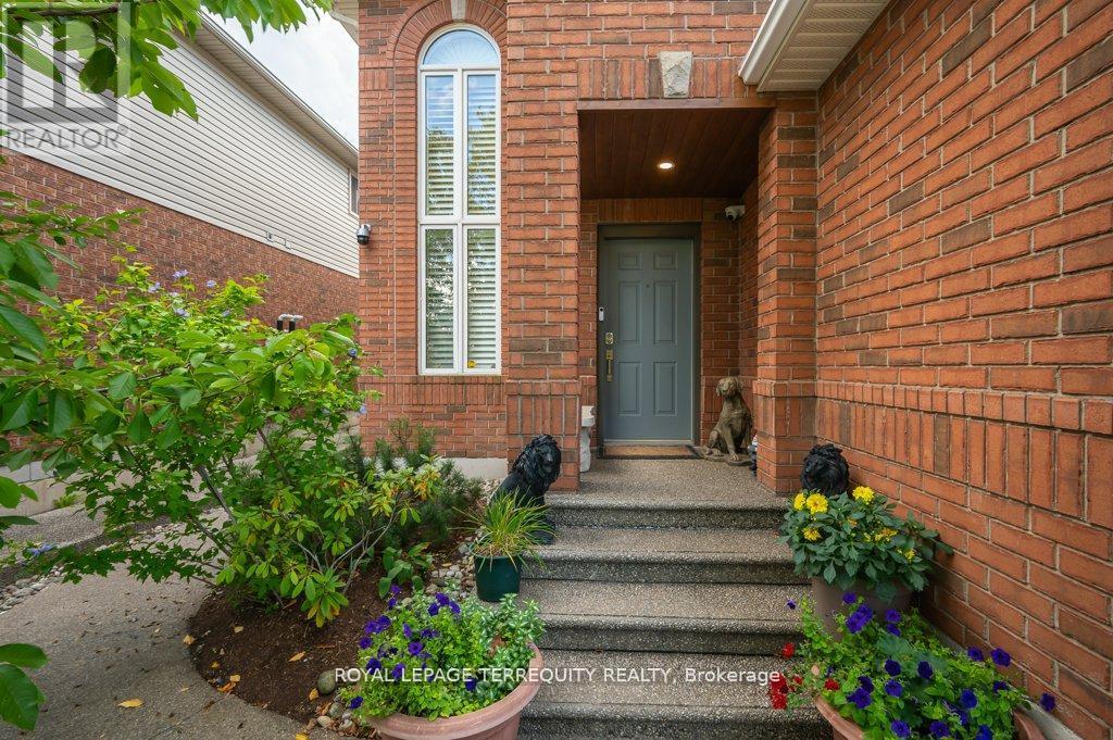 Detached at 15 ARMOUR CRESCENT, Hamilton