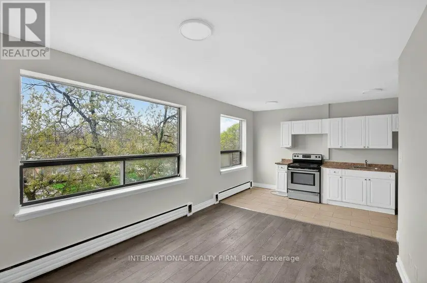 Multiplex at 305 - 295 MELVIN AVENUE, Hamilton