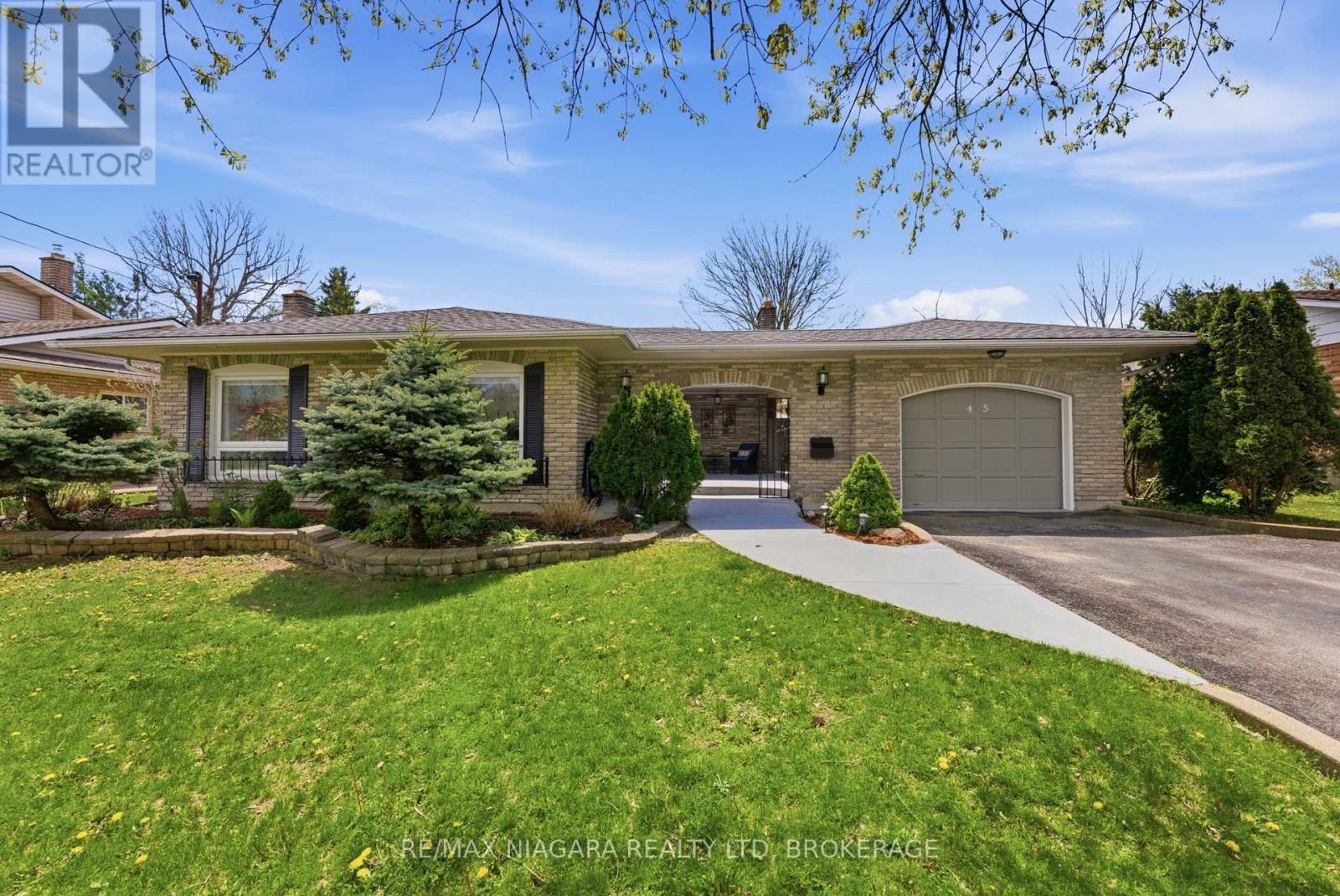 Detached at 45 LINDBERGH DRIVE, Fort Erie (Central)
