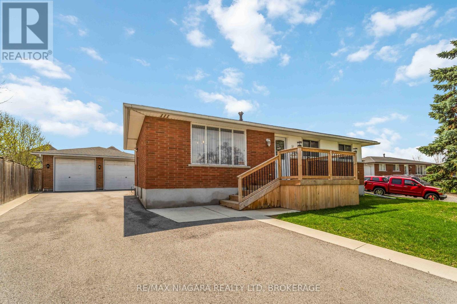 Detached at 4 ROSSIE PLACE, St. Catharines (Oakdale)