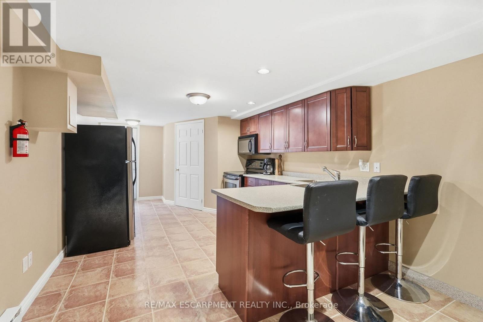 Detached at 6 VANSTRAALEN STREET, Hamilton