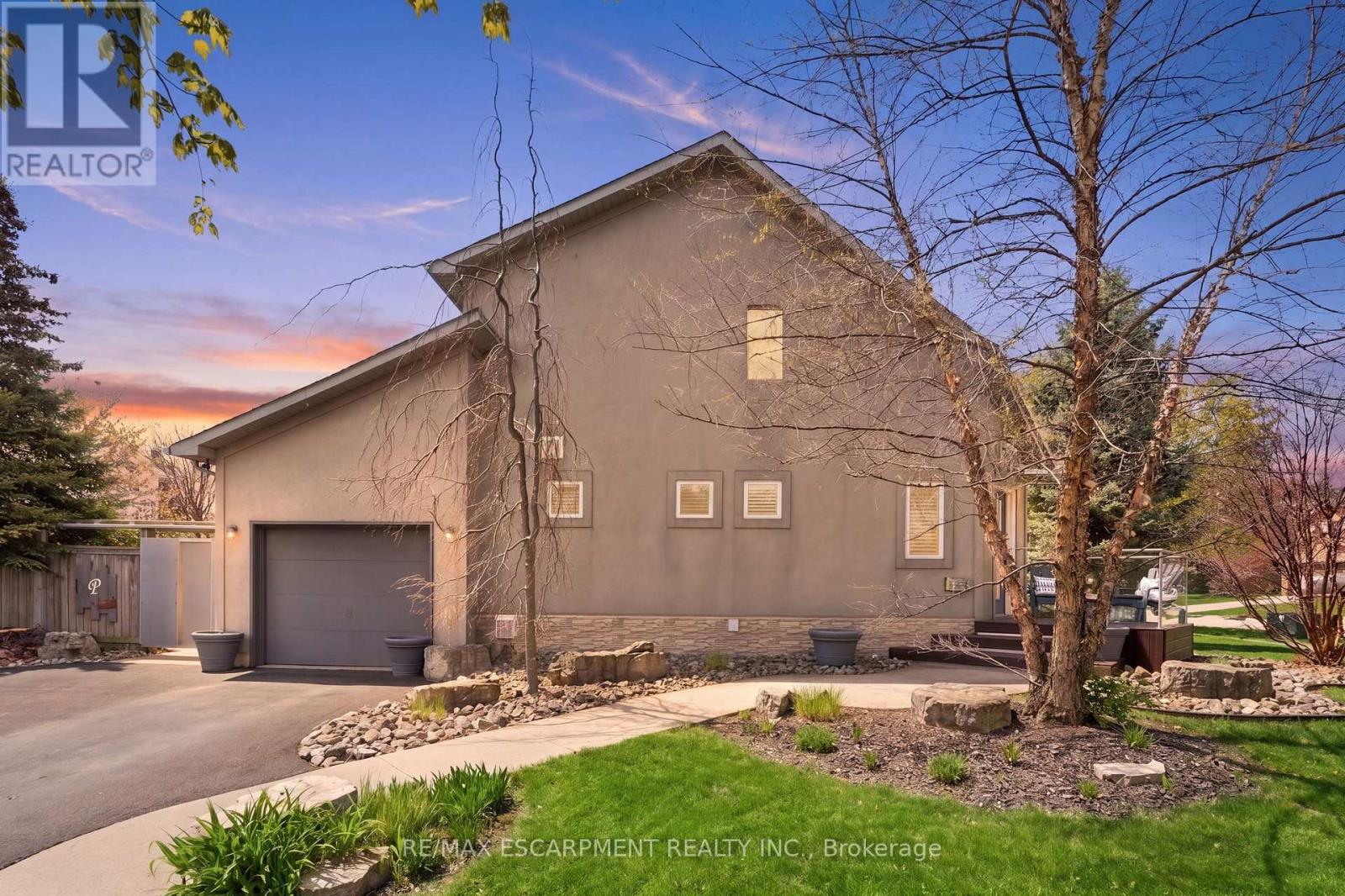 Detached at 10 ROCKHAVEN LANE, Hamilton (Waterdown)