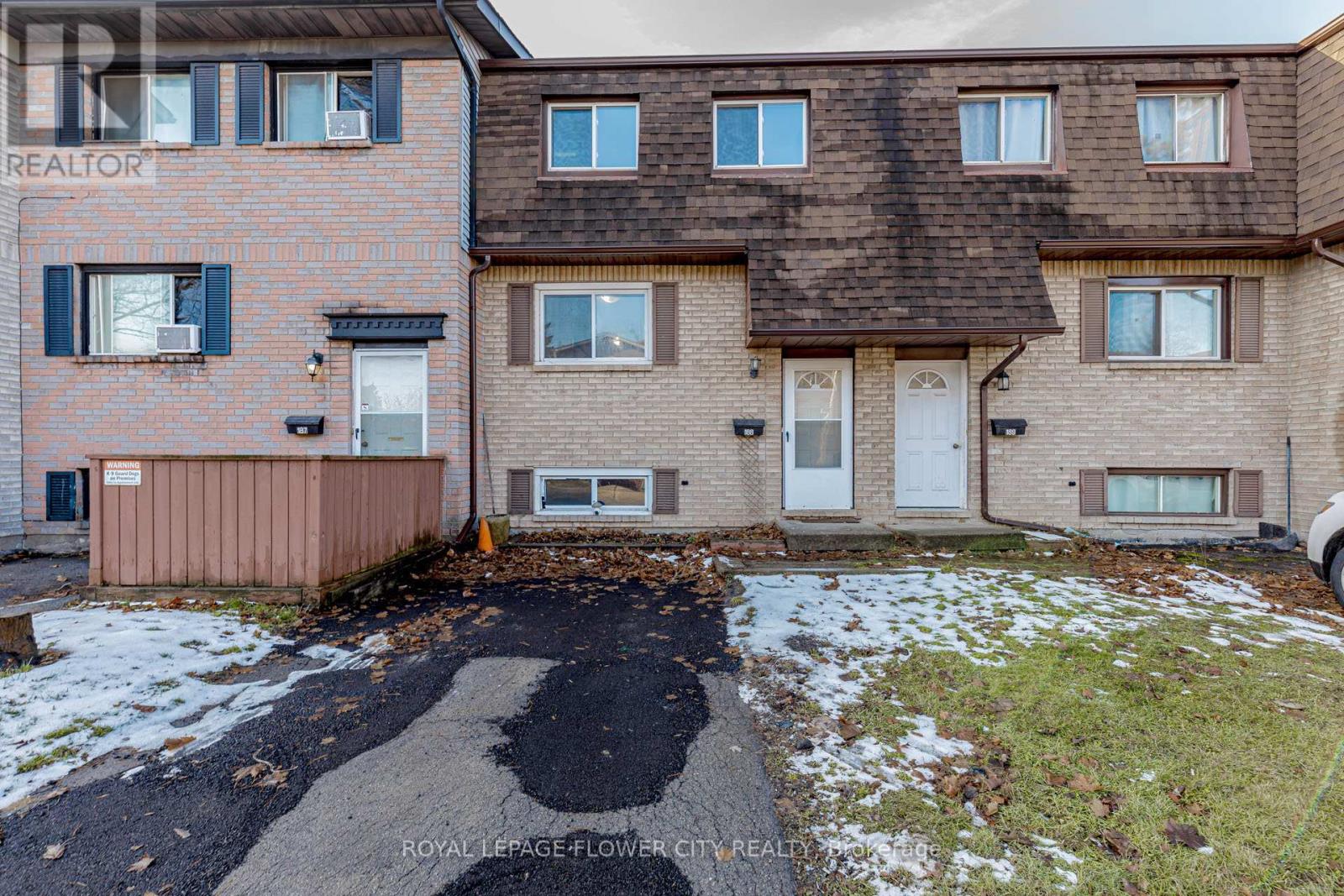 Townhouse at 188 - 195 DENISTOUN STREET, Welland (Broadway)