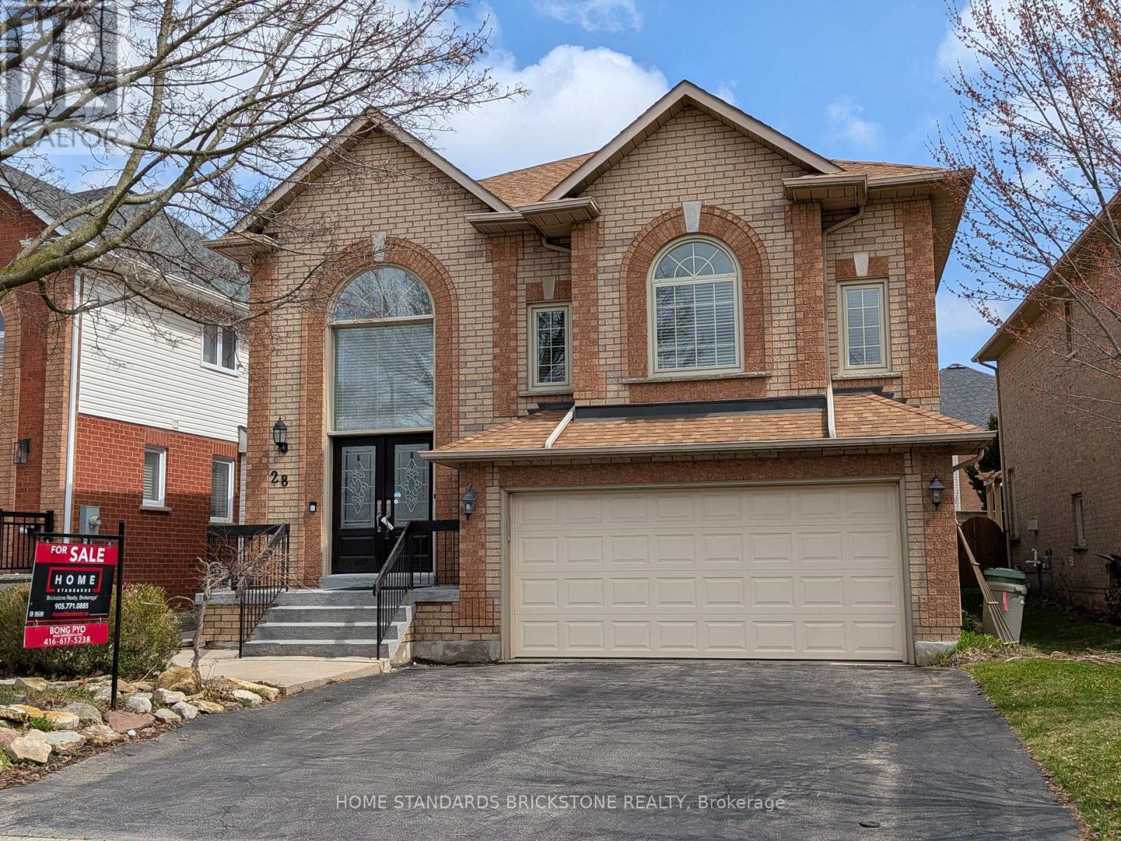 Detached at 28 BROOKHURST CRESCENT, Hamilton (Waterdown)