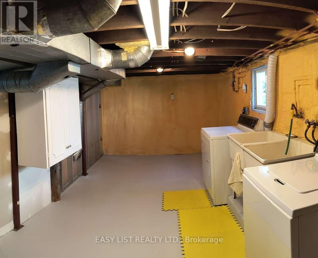 Detached at 114 COLLEGE AVENUE N, Sarnia
