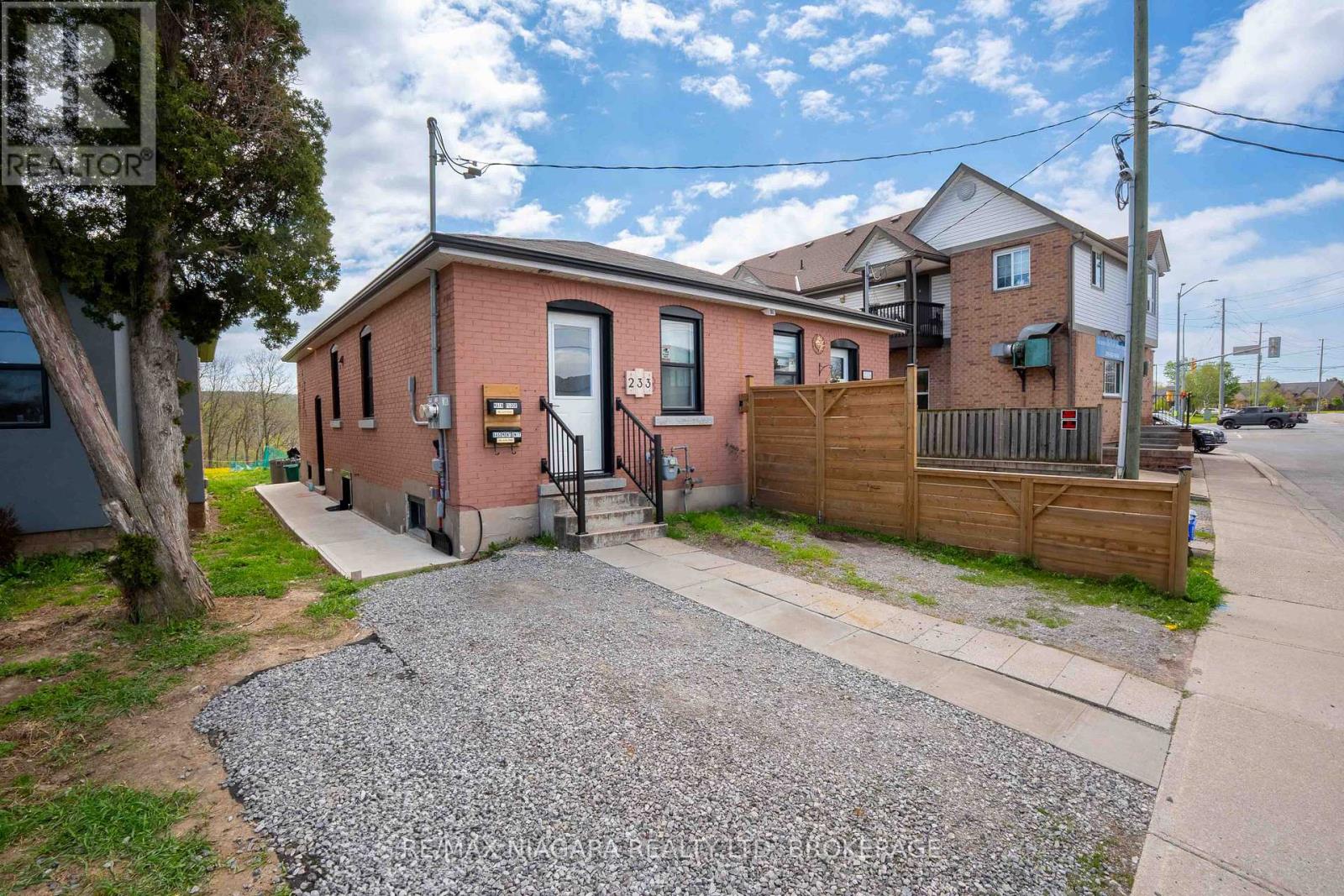 Semi-Detached/Link at 233 PELHAM ROAD, St. Catharines (Western Hill)