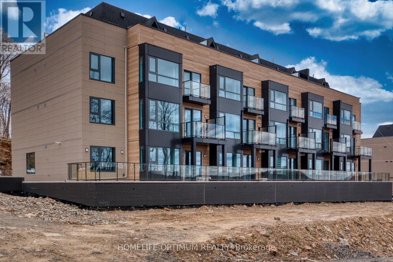 Townhouse at 101 - 6 SUNCREST LANE, Huntsville (Chaffey)