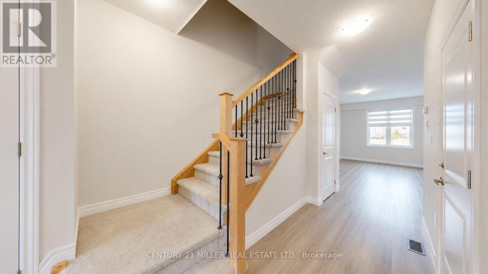 Townhouse at 10 LINDEN PARK LANE, Hamilton