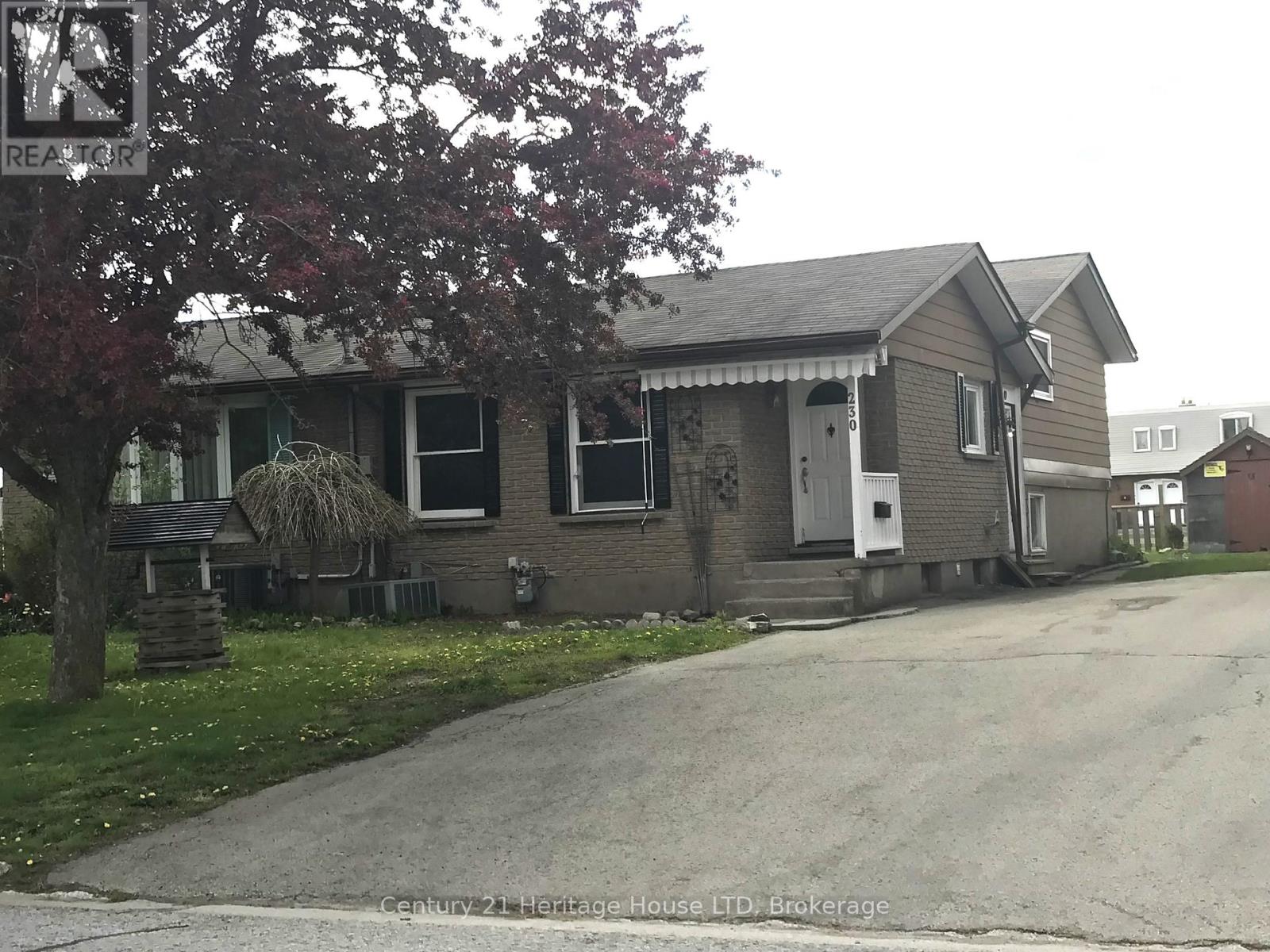 Semi-Detached/Link at 230 HOSPITAL DRIVE, Fort Erie (Central)