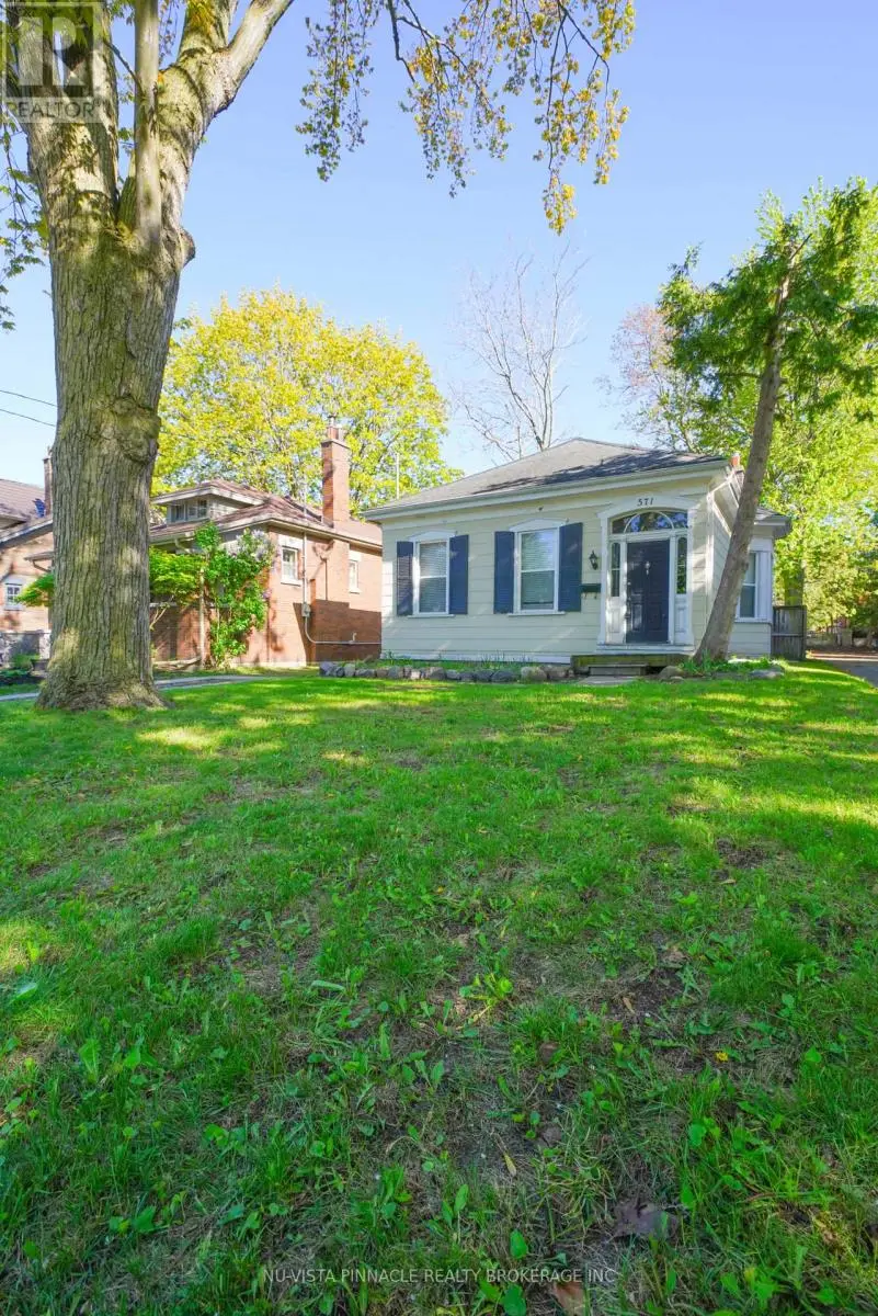 Detached at 571 DUFFERIN AVENUE, London