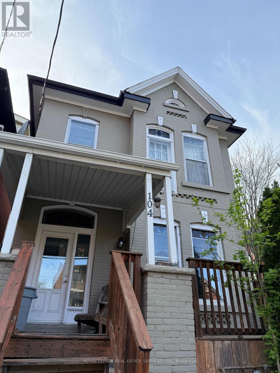 Detached at 1 - 104 WENTWORTH STREET S, Hamilton (Stinson)