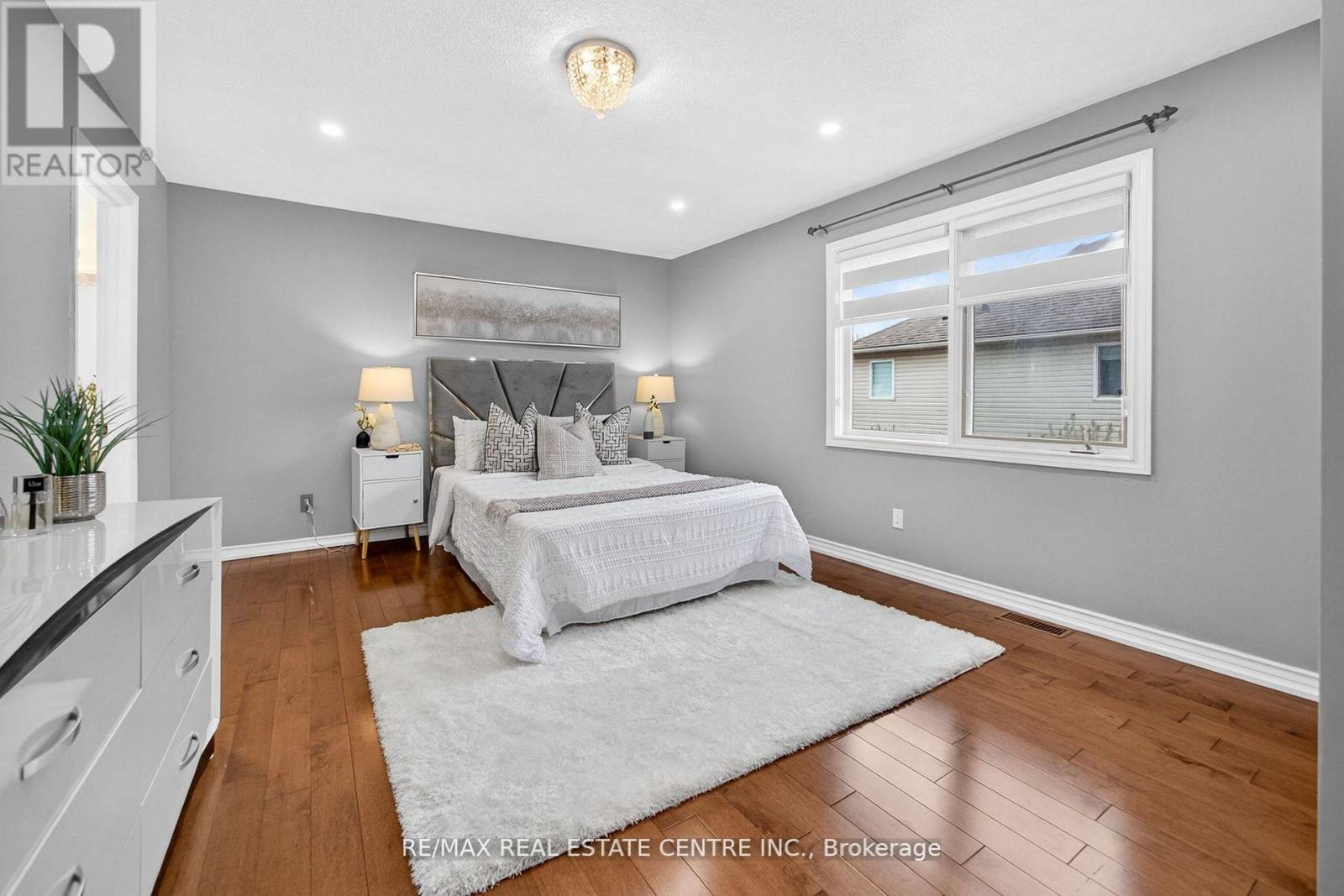 Detached at 25 HIGHBURY DRIVE, Hamilton