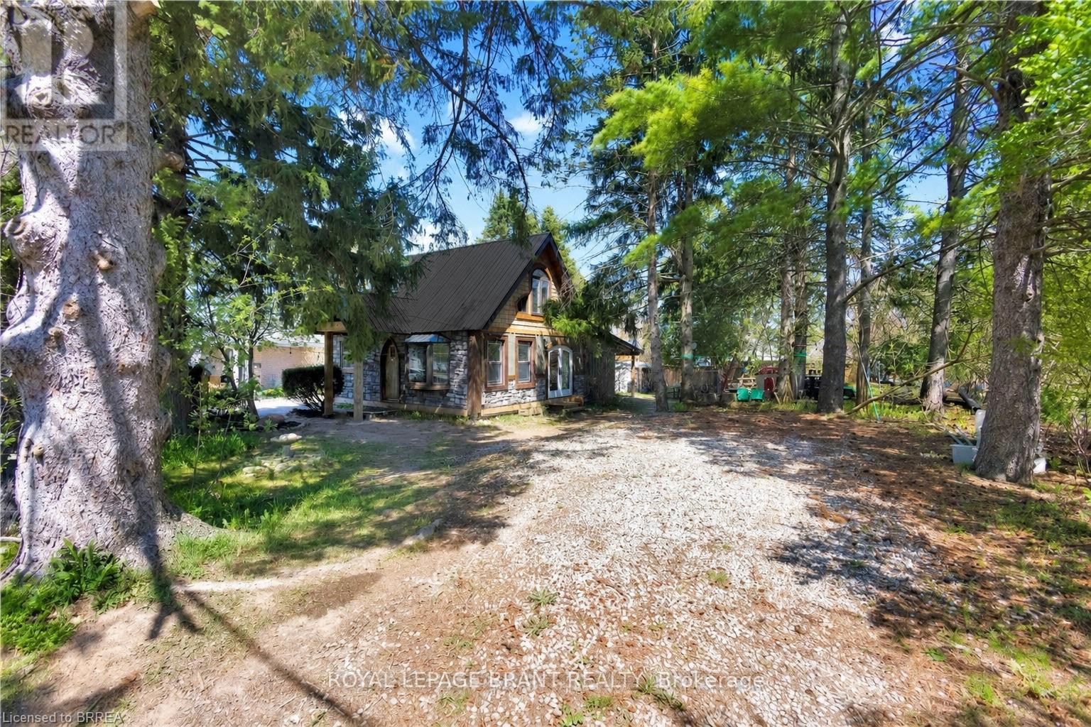 Detached at 6 CHURCHILL DRIVE, Brant