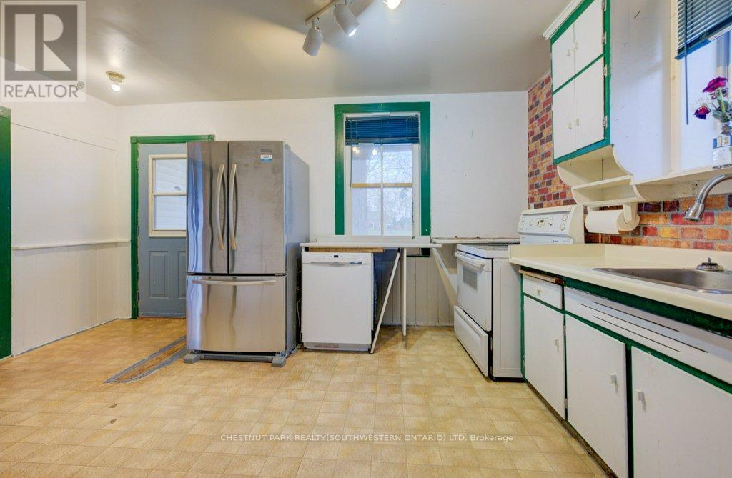 Detached at 99 WOOLWICH STREET S, Woolwich