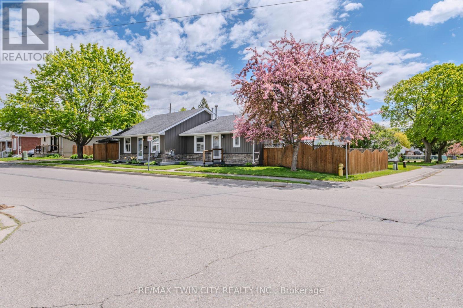 Semi-Detached/Link at 36 CRANDELL AVENUE, Brantford