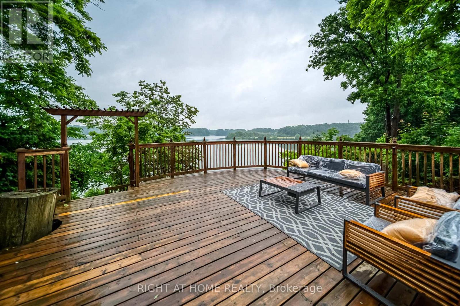 Detached at 44 ROYAL HENLEY BOULEVARD, St. Catharines