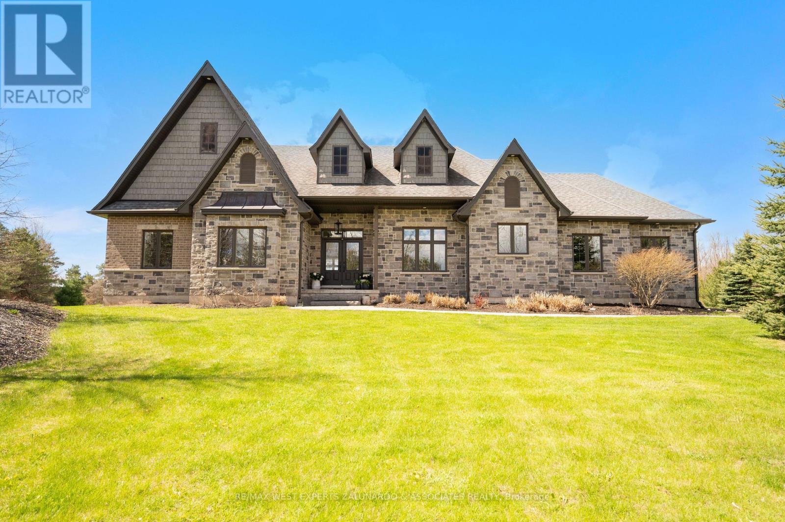 Detached at 5840 TENTH LINE, Erin