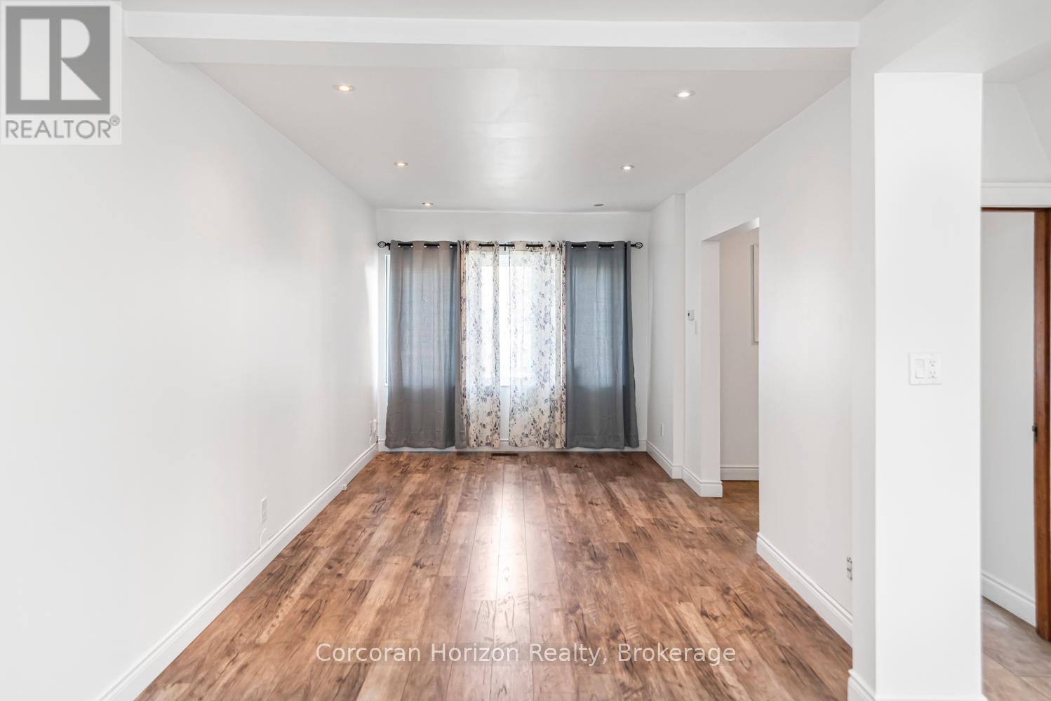 Detached at 114 WEIR STREET N, Hamilton