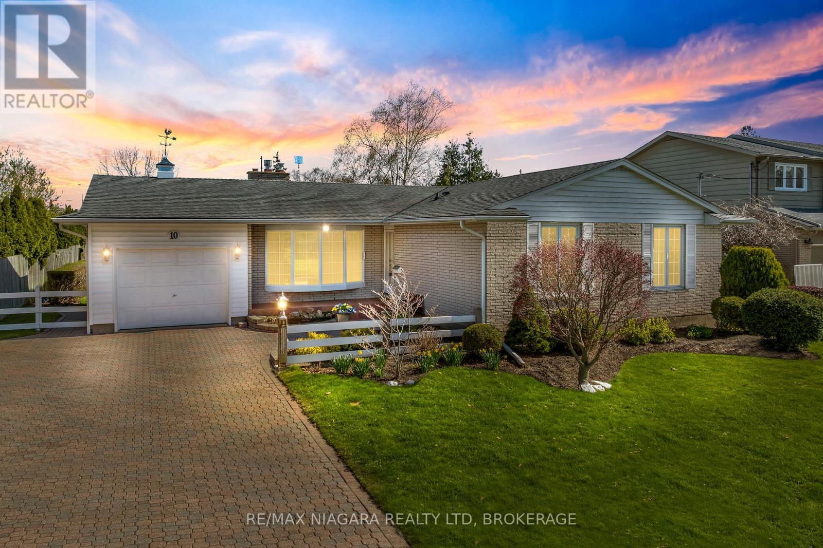 Detached at 10 KING'S GRANT ROAD, St. Catharines (Lakeshore)