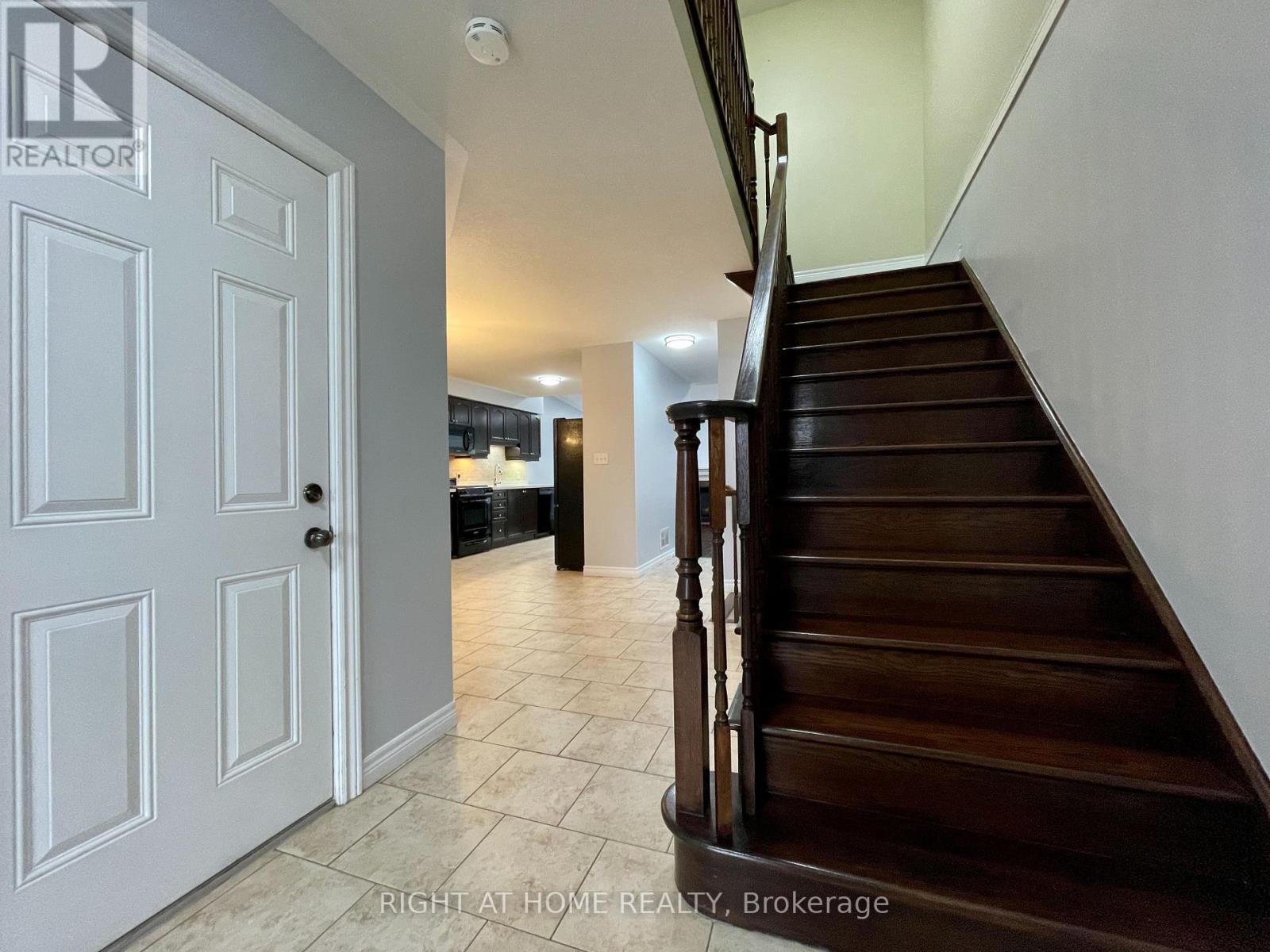 Townhouse at 9 PERIWINKLE DRIVE, Hamilton
