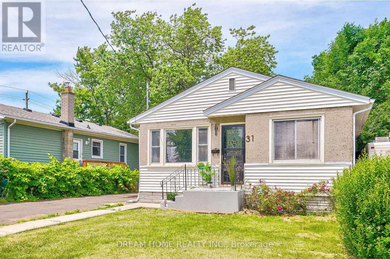 Detached at 31 WARREN ROAD, St. Catharines (Secord Woods)