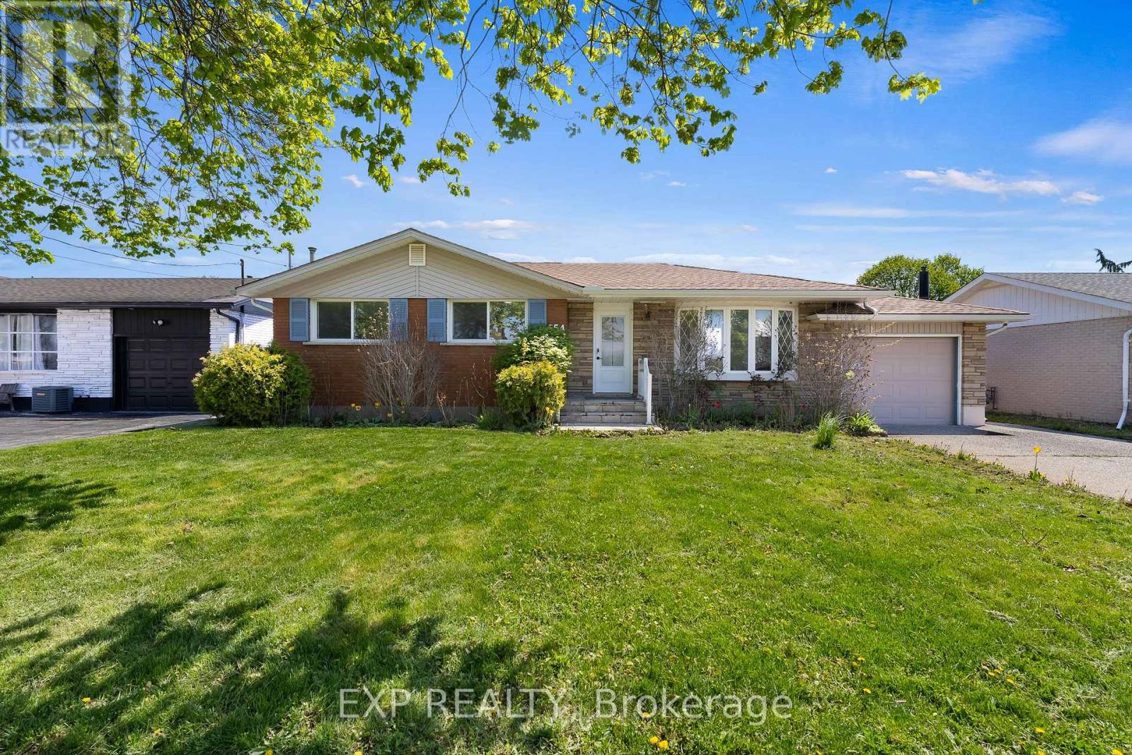 Detached at 554 LAKE STREET, St. Catharines (Lakeport)