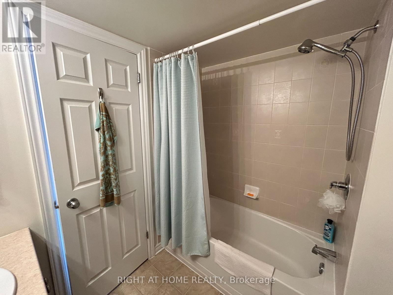 Townhouse at 389B CHAPMAN MILLS DRIVE, Ottawa