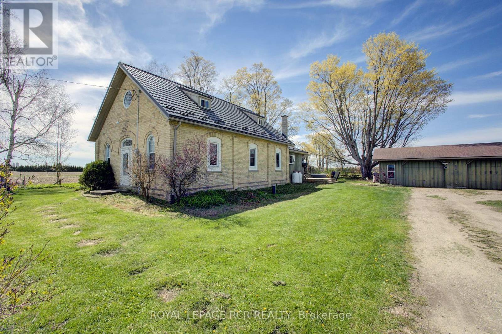 Detached at 8542 CONCESSION 12, Mapleton