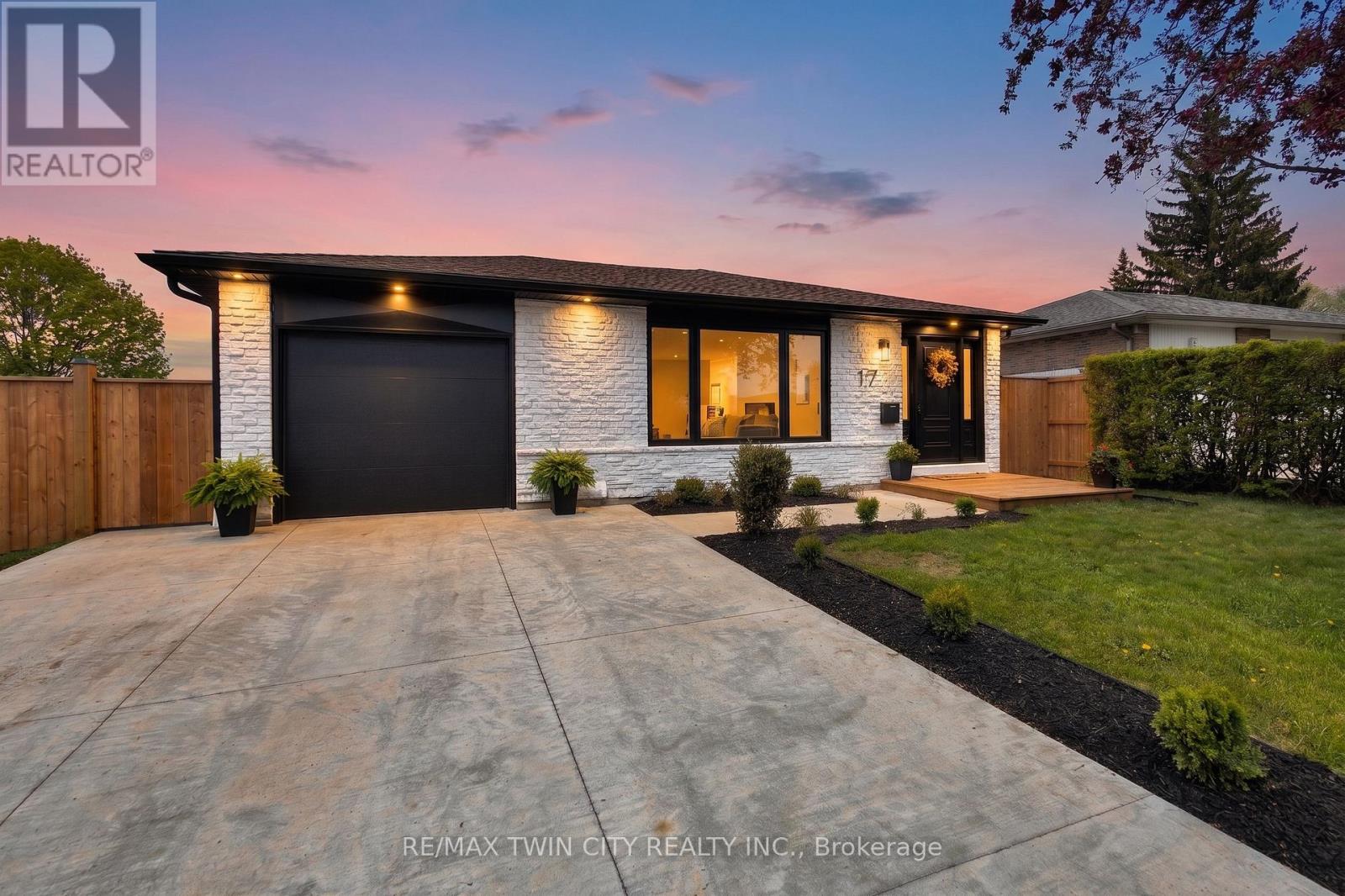 Detached at 17 NORTHVILLE DRIVE, Brant (Paris)