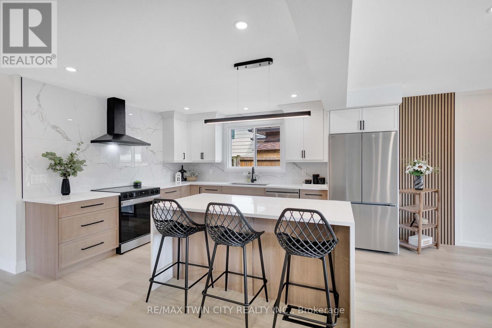 Detached at 17 NORTHVILLE DRIVE, Brant