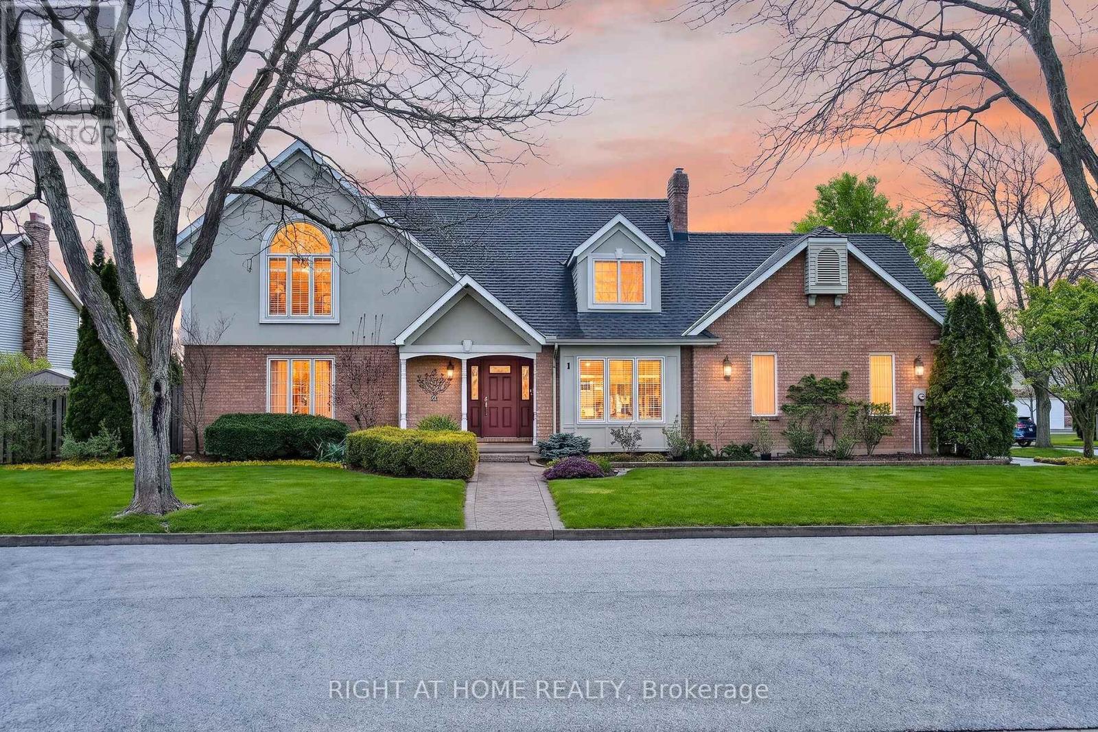 Detached at 1 CAPTAIN TENBROCK TERRACE, St. Catharines (Grapeview)