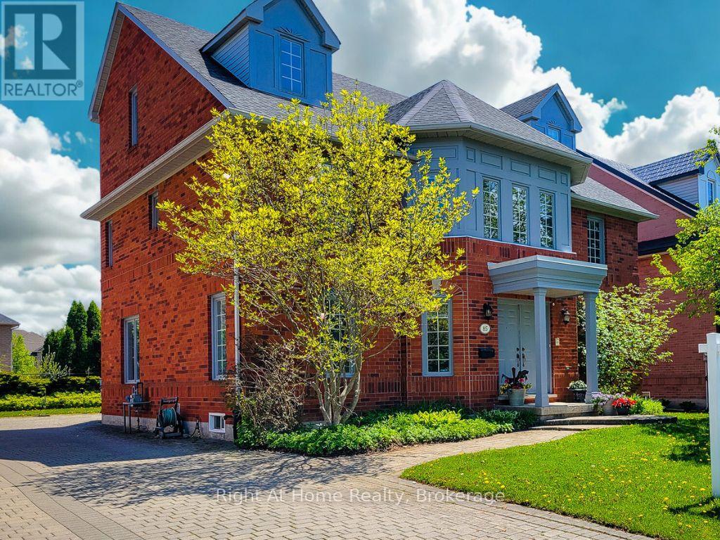 Detached at 85 MEADOWLANDS BOULEVARD, Hamilton (Meadowlands)