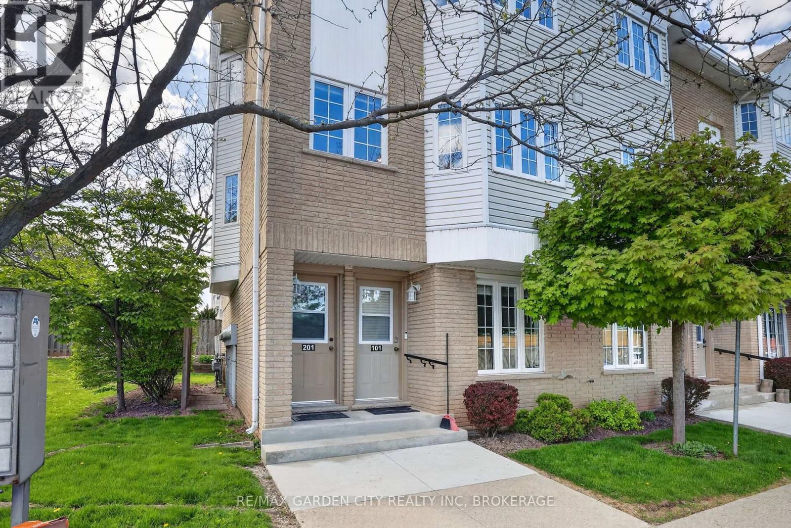 Townhouse at 201 - 511 HIGHWAY 8 HIGHWAY, Hamilton (Stoney Creek)