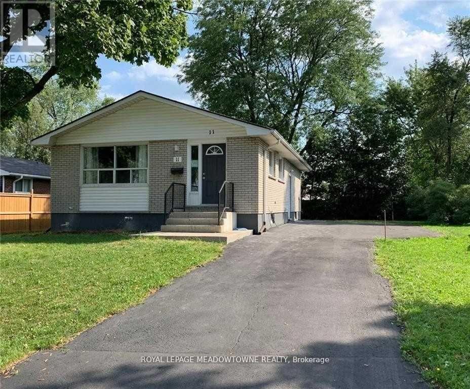 Detached at LOWER - 11 MICHAEL AVENUE, Hamilton (Berrisfield)